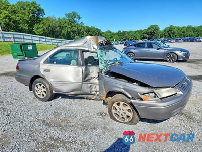 Czwarte zdjęcie samochodu z boku: 1999 TOYOTA CAMRY LE V6 VIN:4T1BF22K7XU077030 - miniatura