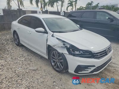 Czwarte zdjęcie samochodu z boku: 2018 VOLKSWAGEN PASSAT S VIN:1VWAA7A39JC019811 - miniatura