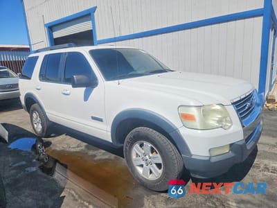 Czwarte zdjęcie samochodu z boku: 2007 FORD EXPLORER XLT VIN:1FMEU63E87UB66396 - miniatura