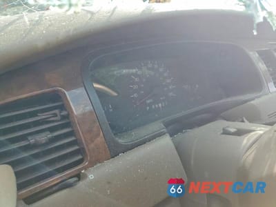 Zdjęcie 9 z 12 samochodu: 1999 LINCOLN TOWN CAR SIGNATURE VIN:1LNHM82W6XY686222 - miniatura