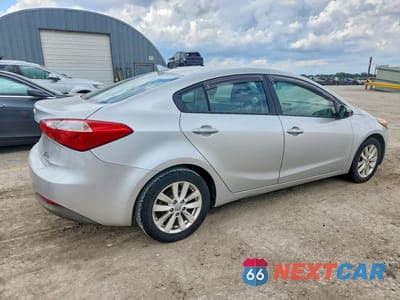 Trzecie zdjęcie samochodu z tyłu: 2014 KIA FORTE LX VIN:KNAFX4A62E5145659 - miniatura