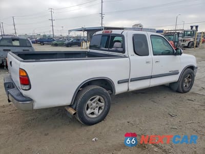Trzecie zdjęcie samochodu z tyłu: 2002 TOYOTA TUNDRA SR5 V8 VIN:5TBRT341X2S280490 - miniatura