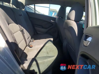 Zdjęcie 10 z 12 samochodu: 2017 KIA FORTE LX VIN:3KPFL4A76HE117007 - miniatura