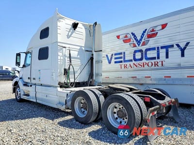 Trzecie zdjęcie samochodu z tyłu: 2016 VOLVO VNL SEMI TRUCK VIN:4V4NC9EHXGN945152 - miniatura