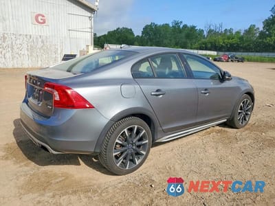 Trzecie zdjęcie samochodu z tyłu: 2016 VOLVO S60 CROSS COUNTRY T5 VIN:YV4612UM2G2001193 - miniatura
