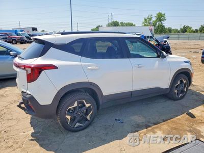 Trzecie zdjęcie samochodu z tyłu: 2025 KIA SELTOS S VIN:KNDEUCAAXS7707359 - miniatura
