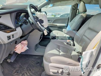 Zdjęcie 7 z 13 samochodu: 2017 TOYOTA SIENNA XLE 8-PASSENGER VIN:5TDYZ3DCXHS845896 - miniatura