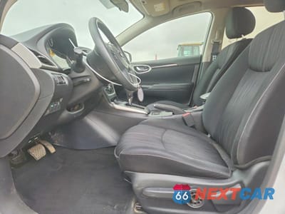 Zdjęcie 7 z 12 samochodu: 2018 NISSAN SENTRA S VIN:3N1AB7AP8JY303198 - miniatura
