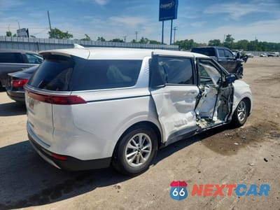 Trzecie zdjęcie samochodu z tyłu: 2024 KIA CARNIVAL LX VIN:KNDNB4H34R6420991 - miniatura