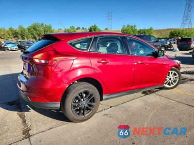 Trzecie zdjęcie samochodu z tyłu: 2017 FORD FOCUS SE VIN:1FADP3K2XHL205614 - miniatura