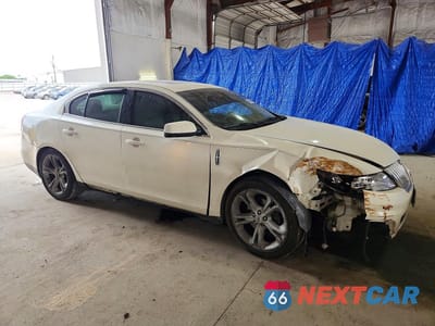 Czwarte zdjęcie samochodu z boku: 2009 LINCOLN MKS VIN:1LNHM93R79G623282 - miniatura