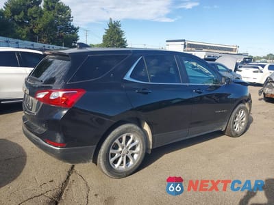 Trzecie zdjęcie samochodu z tyłu: 2021 CHEVROLET EQUINOX LT VIN:2GNAXKEV7M6150739 - miniatura