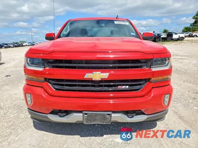 Piąte zdjęcie samochodu w środku: 2018 CHEVROLET SILVERADO K1500 LT VIN:3GCUKREC8JG172793 - miniatura