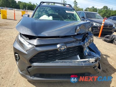 Piąte zdjęcie samochodu w środku: 2023 TOYOTA RAV4 XLE PREMIUM VIN:JTMB6RFV7PD106348 - miniatura