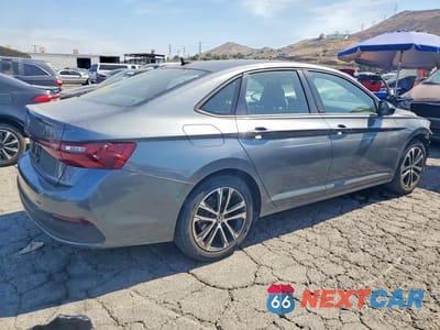 Trzecie zdjęcie samochodu z tyłu: 2025 VOLKSWAGEN JETTA SPORT VIN:3VWBX7BU4SM064388 - miniatura