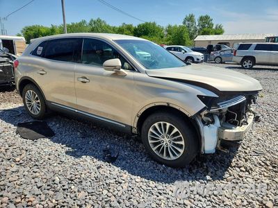 Czwarte zdjęcie samochodu z boku: 2017 LINCOLN MKX SELECT VIN:2LMPJ8KR1HBL51841 - miniatura