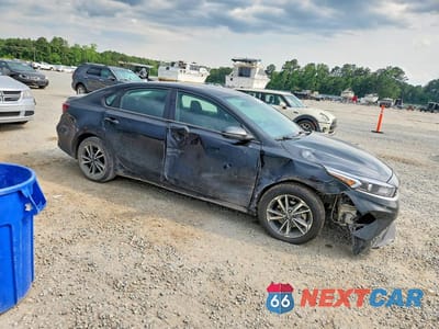 Czwarte zdjęcie samochodu z boku: 2024 KIA FORTE LXS VIN:3KPF24AD7RE744535 - miniatura