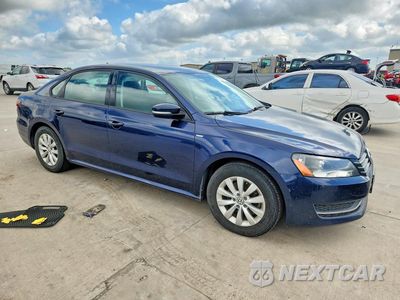 Czwarte zdjęcie samochodu z boku: 2015 VOLKSWAGEN PASSAT S VIN:1VWAT7A3XFC019690 - miniatura
