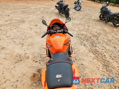 Zdjęcie 6 z 9 samochodu: 2006 HONDA CBR600 RR VIN:JH2PC37036M310570 - miniatura