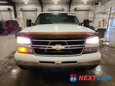 Piąte zdjęcie samochodu w środku: 2006 CHEVROLET SILVERADO K1500 VIN:2GCEK13T161195227 - miniatura