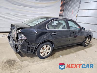 Trzecie zdjęcie samochodu z tyłu: 2007 KIA OPTIMA LX VIN:KNAGE123X75110657 - miniatura