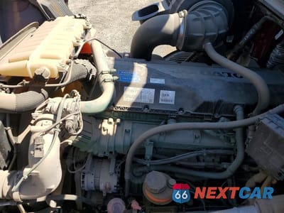 Zdjęcie 7 z 10 samochodu: 2023 VOLVO VN VNL VIN:4V4NC9EH5PN338477 - miniatura