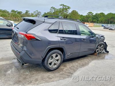 Trzecie zdjęcie samochodu z tyłu: 2025 TOYOTA RAV4 HYBRID XLE VIN:JTMRWRFV4SD602019 - miniatura