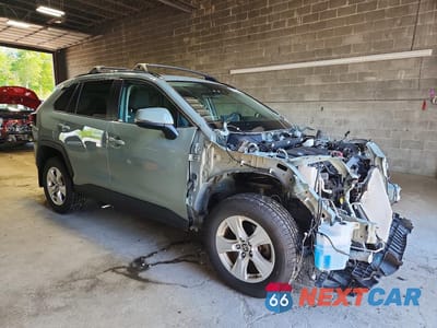 Czwarte zdjęcie samochodu z boku: 2021 TOYOTA RAV4 XLE VIN:2T3P1RFV6MW226905 - miniatura