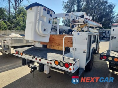 Trzecie zdjęcie samochodu z tyłu: 2013 FORD F450 SUPER DUTY BUCKET TRUCK VIN:1FDUF4GT6DEB88874 - miniatura