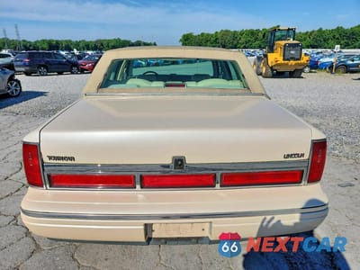 Zdjęcie 6 z 12 samochodu: 1997 LINCOLN TOWN CAR SIGNATURE VIN:1LNLM82WXVY705345 - miniatura