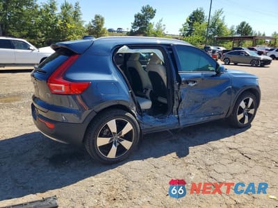 Trzecie zdjęcie samochodu z tyłu: 2021 VOLVO XC40 T5 MOMENTUM VIN:YV4162UK8M2478006 - miniatura