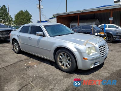 Czwarte zdjęcie samochodu z boku: 2005 CHRYSLER 300C VIN:2C3JA63HX5H630251 - miniatura