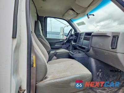 Zdjęcie 11 z 13 samochodu: 2003 GMC SAVANA BOX TRUCK VIN:1GDJG31U731189579 - miniatura