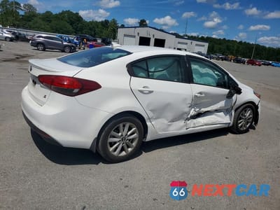 Trzecie zdjęcie samochodu z tyłu: 2017 KIA FORTE S VIN:3KPFL4A78HE032816 - miniatura
