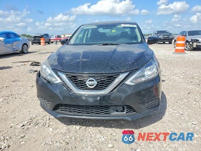 Piąte zdjęcie samochodu w środku: 2018 NISSAN SENTRA S VIN:3N1AB7AP4JY306065 - miniatura