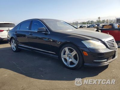 Czwarte zdjęcie samochodu z boku: 2013 MERCEDES-BENZ S 550 VIN:WDDNG7DB9DA537588 - miniatura
