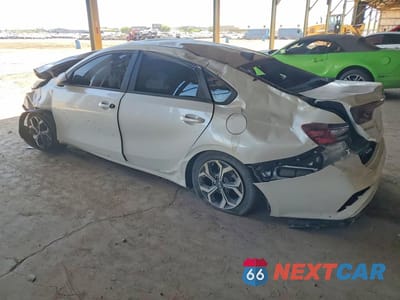 Drugie zdjęcie samochodu z przodu: 2021 KIA FORTE LXS VIN:3KPF24AD4ME296599 - miniatura