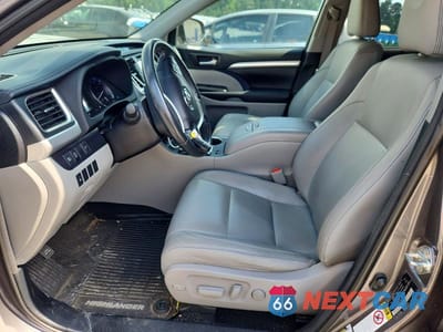 Zdjęcie 7 z 13 samochodu: 2018 TOYOTA HIGHLANDER XLE VIN:5TDJZRFH2JS536278 - miniatura