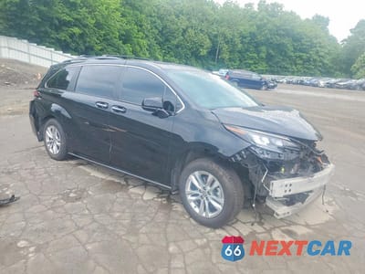 Czwarte zdjęcie samochodu z boku: 2023 TOYOTA SIENNA WOODLAND EDITION VIN:5TDCSKFC6PS106268 - miniatura