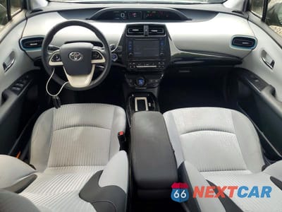 Zdjęcie 8 z 12 samochodu: 2016 TOYOTA PRIUS THREE VIN:JTDKARFU6G3005975 - miniatura