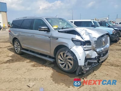 Czwarte zdjęcie samochodu z boku: 2022 LINCOLN NAVIGATOR RESERVE VIN:5LMJJ2LT9NEL05339 - miniatura