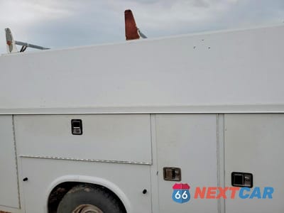 Zdjęcie 11 z 13 samochodu: 2010 FORD ECONOLINE E350 SUPER DUTY CUTAWAY VAN VIN:1FDSE3FL0ADA52652 - miniatura