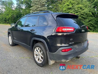 Trzecie zdjęcie samochodu z tyłu: 2016 JEEP CHEROKEE SPORT VIN:1C4PJMAS2GW220671 - miniatura