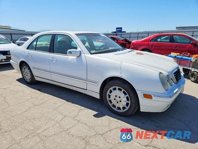 Czwarte zdjęcie samochodu z boku: 2001 MERCEDES-BENZ E 320 VIN:WDBJF65J01B357304 - miniatura