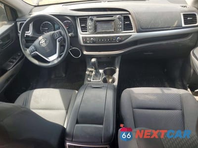Zdjęcie 8 z 13 samochodu: 2015 TOYOTA HIGHLANDER LE VIN:5TDBKRFH7FS219256 - miniatura
