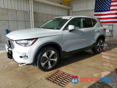 2025 VOLVO XC40 CORE YV4L12UJ7S2465341 - główne zdjęcie licytacji z USA - miniatura