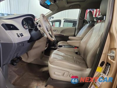 Zdjęcie 7 z 13 samochodu: 2013 TOYOTA SIENNA XLE 8-PASSENGER VIN:5TDYK3DC2DS317591 - miniatura