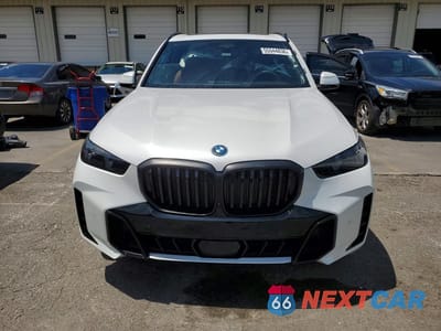 Piąte zdjęcie samochodu w środku: 2025 BMW X5 XDRIVE50E VIN:5UX43EU03S9Z84385 - miniatura
