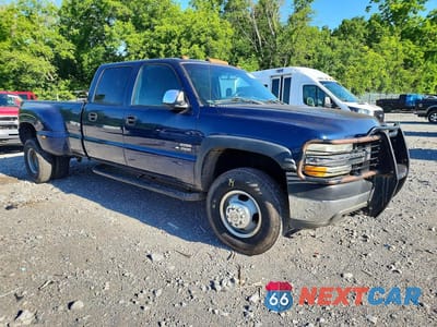 Czwarte zdjęcie samochodu z boku: 2002 CHEVROLET SILVERADO K3500 VIN:1GCJK33192F121954 - miniatura