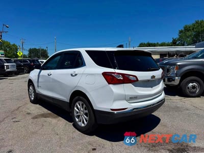 Trzecie zdjęcie samochodu z tyłu: 2021 CHEVROLET EQUINOX LT VIN:3GNAXKEV9MS119459 - miniatura